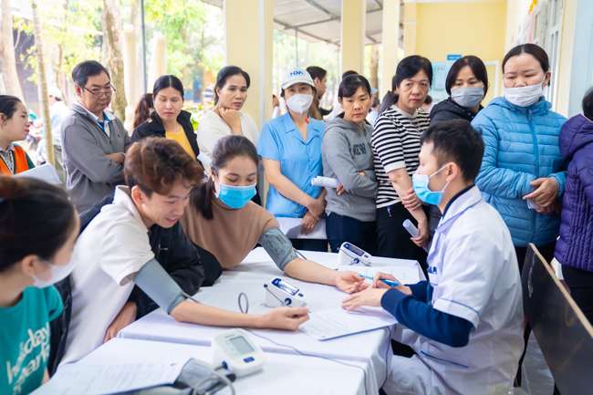 Công ty CP Dệt May Huế tổ chức khám sức khỏe định kỳ, đảm bảo phúc lợi cho hơn 4.300 lao động