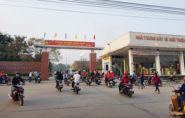 Ngày làm việc đầu tiên trong không khí rộn ràng, phấn khởi  của những ngày đầu Xuân mới